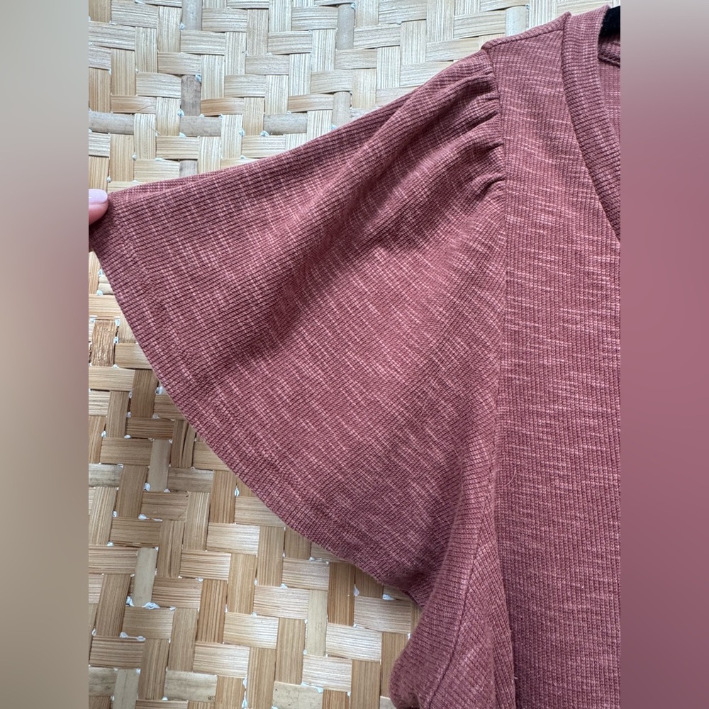 GAP Ribbed Flutter Sleeve Top - Picture 2 of 6